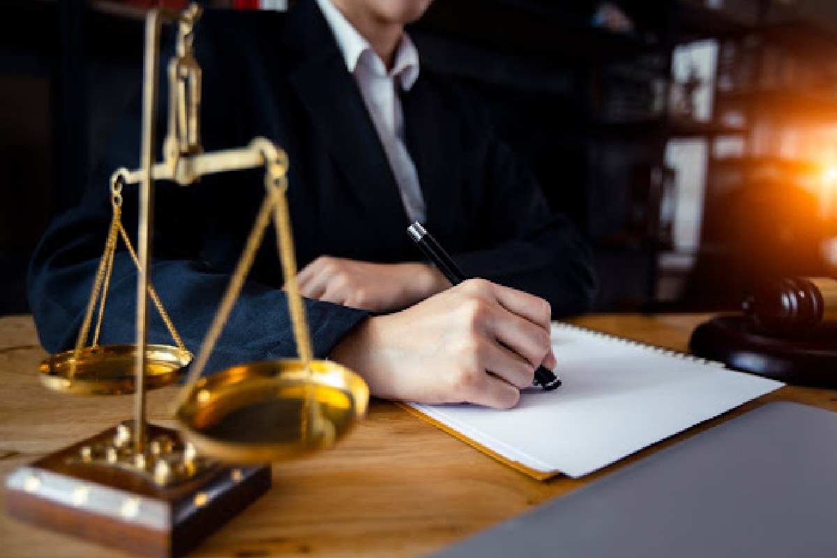 Navigating the Legal World: How to Choose the Right Attorney for You