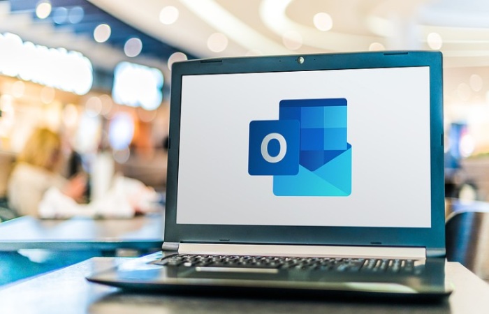 Update to the latest and newest version of Microsoft Outlook