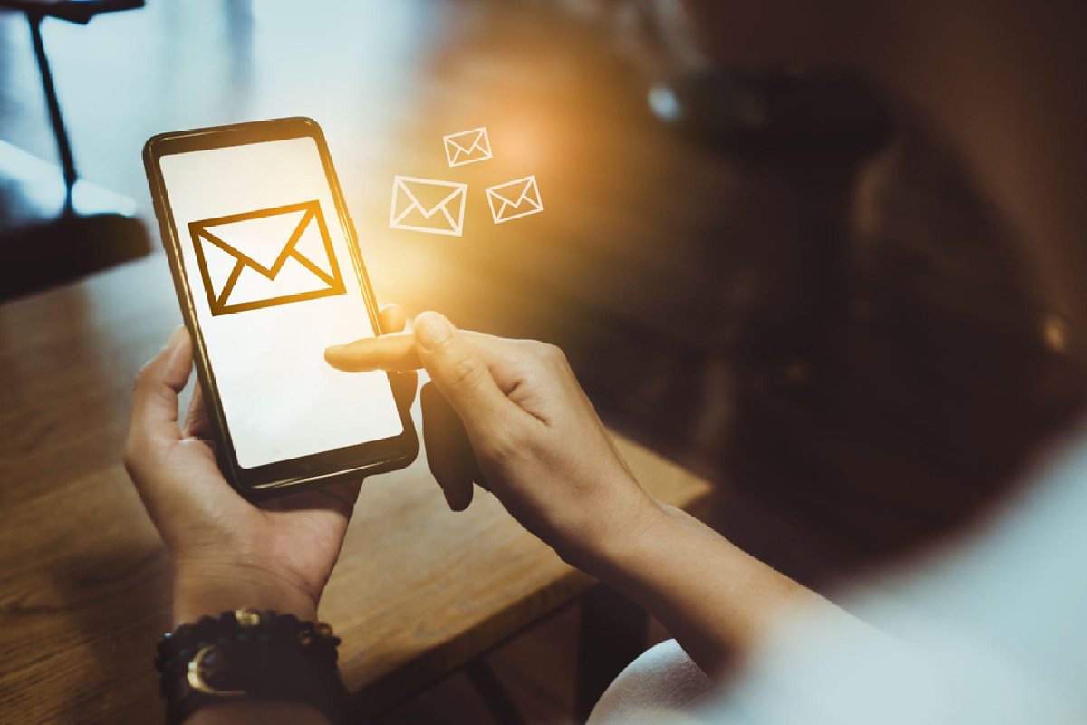 SMS marketing for e-commerce: How to increase engagement and sales